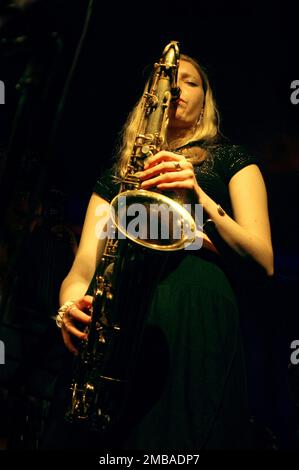 Emma Rawicz, Emma Rawicz Quintet, verdict Jazz Club, Brighton, East Sussex, 2022. Banque D'Images