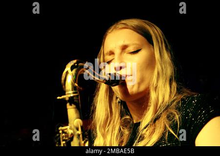 Emma Rawicz, Emma Rawicz Quintet, verdict Jazz Club, Brighton, East Sussex, 2022. Banque D'Images