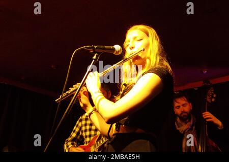 Emma Rawicz, Emma Rawicz Quintet, verdict Jazz Club, Brighton, East Sussex, 2022. Banque D'Images