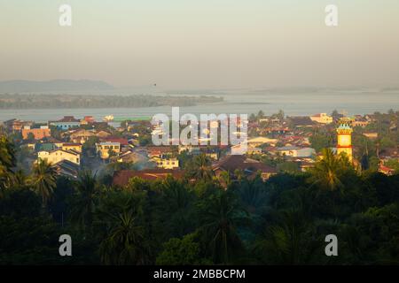 Mawlamyine lever du soleil sur la ville - Mawlamyine , Myanmar Banque D'Images