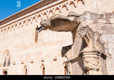 Vue rapprochée d'un gargouille, abbaye royale de Santa Maria de Poblet. Tarragone, Catalogne, Espagne Banque D'Images