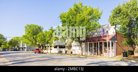 Abbeville, Alabama, Etats-Unis - 19 avril 2022 : le vieux quartier des affaires de Kirkland St Banque D'Images