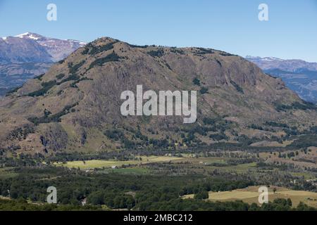 Vue sur la montagne au point de vue Mirador Cerro Castillo en Patagonie, Chili Banque D'Images