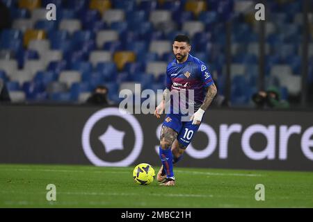 NAPLES, ITALIE - JANVIER 17: Cristian Buonaiuto des Etats-Unis Cremonese en action pendant le cycle de Coppa Italia entre SSC Napoli et US Cremonese à Stadio Banque D'Images