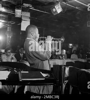 Portrait de Dizzy Gillespie, Downbeat, New York, New York, env. Août 1947. Banque D'Images