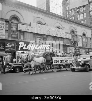 Portrait de Henry (Clay) Goodwin, Cecil (Xavier) Scott, Sandy Williams, Art Hodes et Kaiser Marshall, Times Square, New York, New York, New York, env. Juillet 1947. Banque D'Images