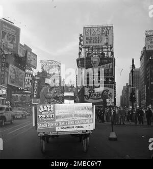 Portrait de Kaiser Marshall, Art Hodes, Sandy Williams, Cecil (Xavier) Scott, et Henry (Clay) Goodwin, Times Square, New York, N.Y., ca. Juillet 1947. Banque D'Images