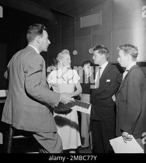 Portrait de Jerry Wald, Gordon MacRae, Mel torm&#xda; Marion Hutton et Jerry Jerome, Samedi Teentimers Show, New York, New York, New York, CA. Août 1947. Banque D'Images