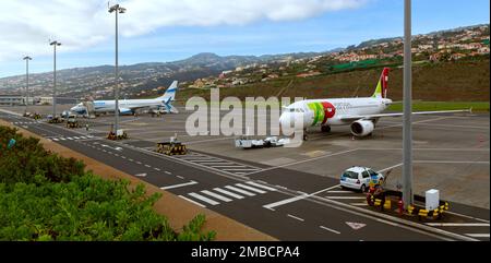 FUNCHAL, PORTUGAL - 31 décembre 2019 : dossier d'avions à l'aéroport international Cristiano Ronaldo de Madère Banque D'Images