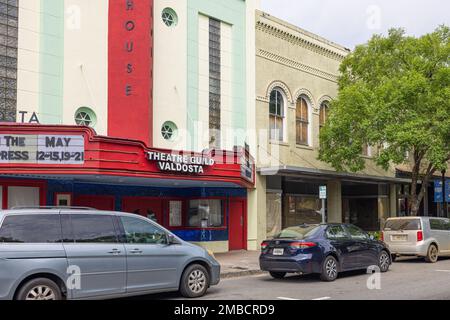 Valdosta, Géorgie, Etats-Unis - 16 avril 2022 : le vieux quartier des affaires sur la rue Ashley Banque D'Images