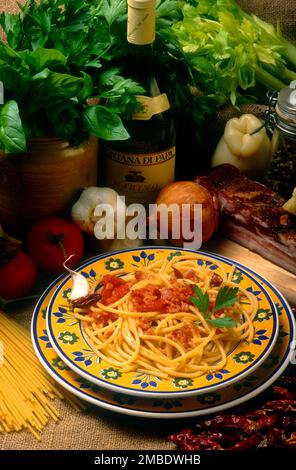 Italie Lazio Bucatini ( pâtes ) all'amatriciana Banque D'Images