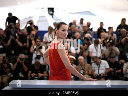 Cannes, France. 21st May, 2022. CANNES, FRANCE. May 21, 2022: Alicia  Vikander at the photocall for Irma Vep at the 75th Festival de Cannes.  Picture Credit: Paul Smith/Alamy Live News Stock Photo - Alamy