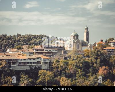 Veliko Tarnovo, Bulgarie - août 2022 : vue avec la cathédrale de la Nativité de la Vierge Marie à Veliko Târnovo Banque D'Images