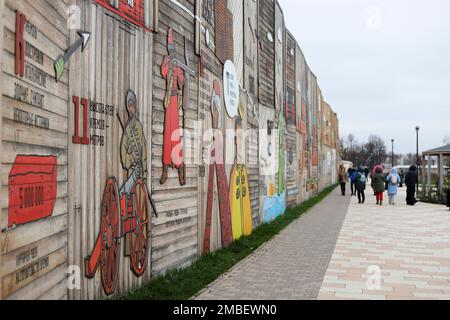 Tula, Russie - 6 novembre 2022 : mur de graffiti d'art de rue, remblai de Kazan, quartier des musées de l'UPA Banque D'Images