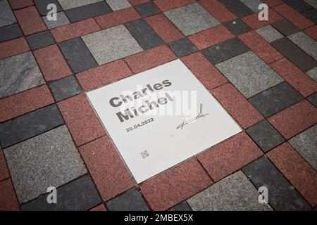 Kiev, Ukraine. 19th janvier 2023. Une plaque dédiée au Président du Conseil européen Charles Michel, sur la promenade de la Brave sur la place de la Constitution, à 19 janvier 2023, à Kiev, en Ukraine. Credit: Présidence de l'Ukraine/Bureau de presse présidentiel ukrainien/Alamy Live News Banque D'Images