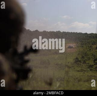 Casernes Marines avec la compagnie Alpha et la compagnie de garde a mené M240B mitrailleuses et l'équipe de soutien de l'incendie en direct à la base du corps des Marines Quantico, Virginie, 15 juin 2022. La gamme consistait à s'entraîner avec la mitrailleuse M240B, tout en supprimant le feu et en refusant à l'ennemi d'établir des positions de tir pour ses équipements de soutien au feu. La formation hone les capacités de Marines comme une équipe qui est capable de répondre à une crise ou une éventualité. Banque D'Images