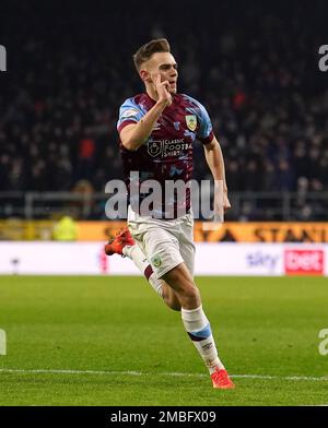 Scott Twine, de Burnley, célèbre le deuxième but du match du championnat Sky Bet à Turf Moor, Burnley. Date de la photo: Vendredi 20 janvier 2023. Banque D'Images