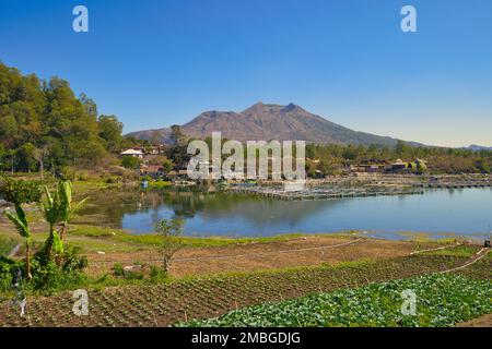 Mont Batur et Lac Batur sur Bali Banque D'Images
