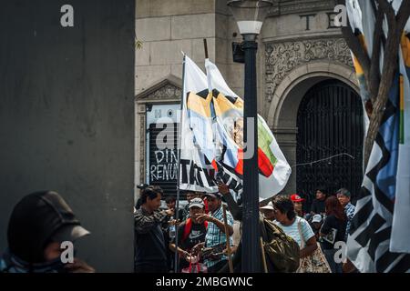 Lima, Pérou - 20 janvier 2023: Manifestations dans les rues de Lima Banque D'Images