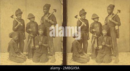 Studio portait de jeunes cheminées, (1868-1900?). Banque D'Images