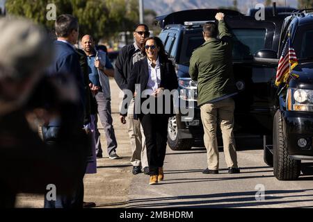 Los Angeles, États-Unis. 20th janvier 2023. Le vice-président Kamala Harris visite les terrains d'épandage de Tujunga. Les aires d'épandage rechargent les eaux souterraines du comté DE LA. 1/20/2023 Sun Valley, CA, USA (photo de Ted Soqui/SIPA USA) crédit: SIPA USA/Alay Live News Banque D'Images