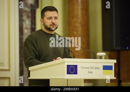 Kiev, Kiev, Ukraine. 19th janvier 2023. Le Président de l'Ukraine, VOLODYMYR ZELENSKYY, rencontre le Président du Conseil européen, Michel. (Credit image: © Ukraine Presidency/ZUMA Press Wire) USAGE ÉDITORIAL SEULEMENT! Non destiné À un usage commercial ! Banque D'Images