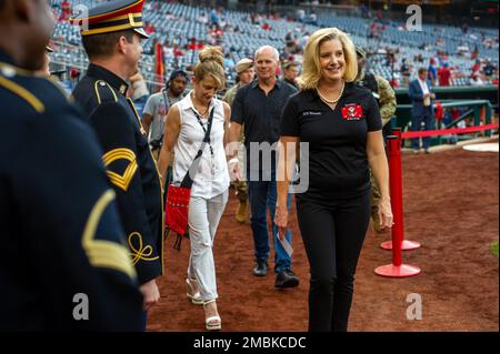La secrétaire de l'armée américaine Christine Wormuth assiste à la Journée de l'armée avec les Nationals au Nationals Park à Washington, DC, le 16 juin 2022. Hon. Wormuth, chef d’état-major de l’armée américaine Gen. James C. McConville et le sergent Major de l’armée américaine Michael A. Grinston ont accueilli les célébrations du 247e anniversaire de l’armée. Anniversaire de l'armée, Christine Wormuth, James C. McConville, Michael A. Grinston, Nationals Park, washington Nationals, Banque D'Images
