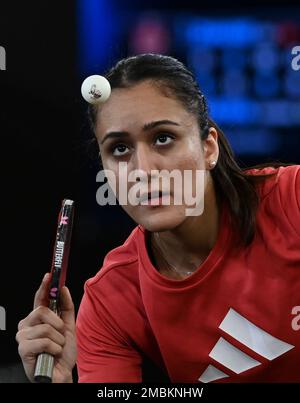 Doha, Qatar. 20th janvier 2023. Manika Batra sert pendant le match sémifinal féminin entre Zhang Rui de Chine et Manika Batra de l'Inde au concours WTT Doha 2023 à Doha, Qatar, le 20 janvier 2023. Credit: Nikku/Xinhua/Alay Live News Banque D'Images