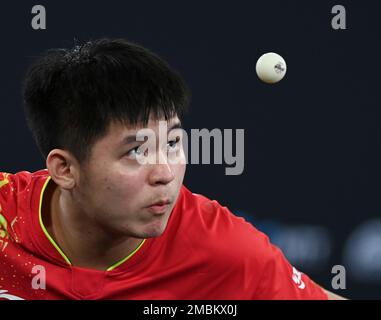 Doha, Qatar. 20th janvier 2023. Lin Shidong sert pendant le match semi-fin des hommes entre Lin Shidong de Chine et Jang Woojin de Corée du Sud au concours WTT Doha 2023 à Doha, Qatar, le 20 janvier 2023. Credit: Nikku/Xinhua/Alay Live News Banque D'Images