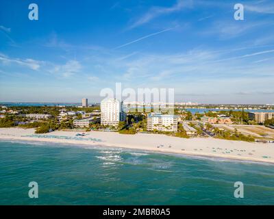 Photo aérienne hôtels et condominiums bord de mer Lido Beach Key Sarasota FL USA Banque D'Images