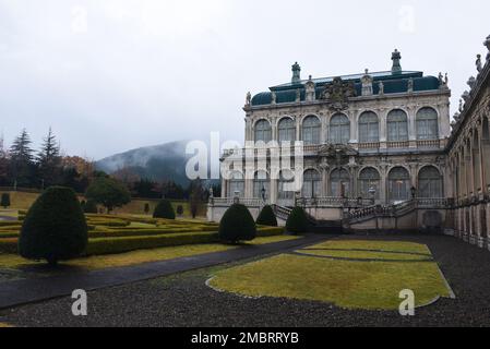 Le Parc de la porcelaine d'Arita - un parc à thème situé à Arita, au Japon. Reproduction du "Zwinger", un célèbre palais baroque de Dresde, en Allemagne Banque D'Images