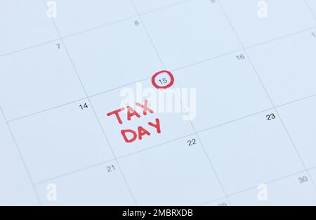 Jour d'imposition, calendrier et rappel de la date limite de conformité aux lois gouvernementales, déclaration de revenus ou auto-évaluation. N'oubliez pas la date, les données financières Banque D'Images