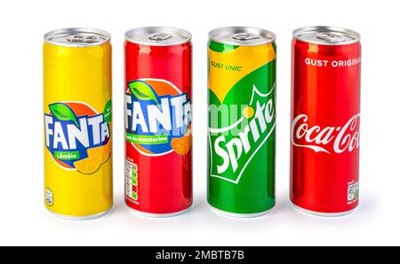 CHISINAU, MOLDAVIE - 27 avril 2020 : canettes Coca-Cola, Fanta et Sprite sur fond blanc. TWith le chemin de découpe Banque D'Images