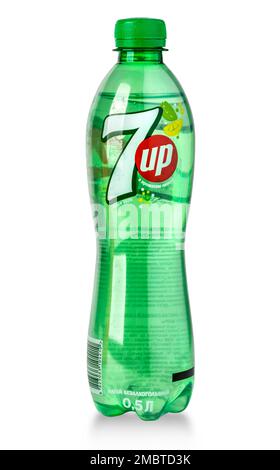 Chisinau, Moldova 05 décembre. 2015: Flacon de 7 up isolé sur blanc avec passe-cheveux Banque D'Images