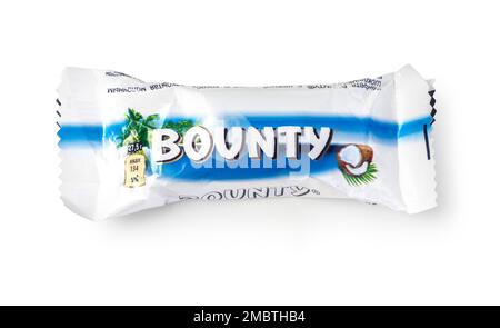 Chisinau, Moldova 14 mars 2016: Bounty chocolat bar. Prise de vue en studio, isolée sur fond blanc Banque D'Images