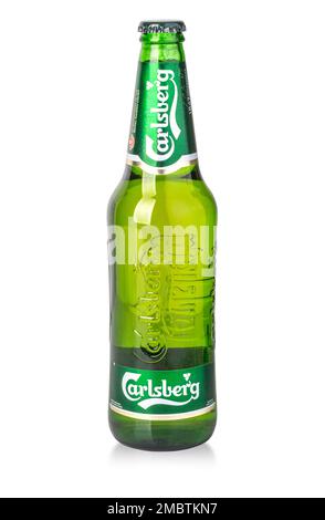 Chisinau, Moldavie - 05 décembre 2015 Carlsberg bouteille de bière originale isolée sur fond blanc Banque D'Images