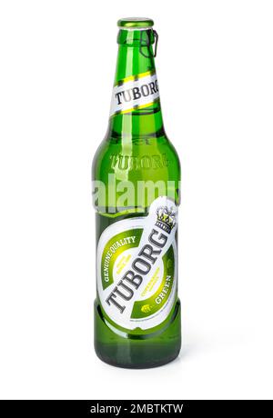 Chisinau, Moldavie - 05 décembre 2015 Tuborg bouteille de bière isolée sur fond blanc Banque D'Images