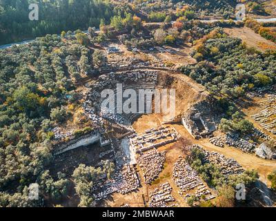 Vue de drone sur la ville antique de Stratonikeia à Eskihisar, Mugla, Turquie. Banque D'Images