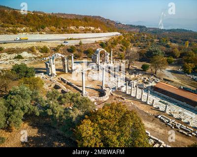 Vue de drone sur la ville antique de Stratonikeia à Eskihisar, Mugla, Turquie. Banque D'Images