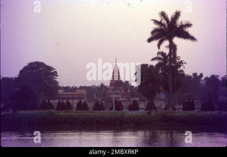 Jagannath Mandir ou temple situé dans le domaine du Palais Ujjjayanta à Agartala, Tripura, Inde est dédié aux dieux hindous Jagannath, Balabhadra et Subhadra. Le temple Jagannath est un célèbre site religieux situé à Agartala à Tripura. Construit par le Maharaja de Tripura de la dynastie Manikya au 19th siècle, Banque D'Images