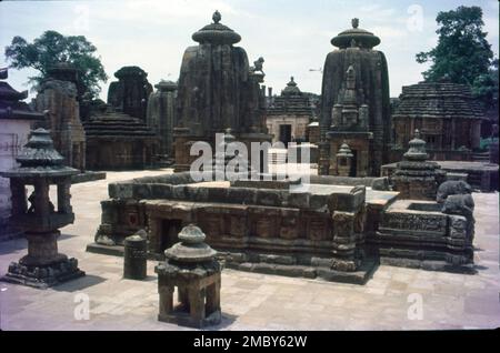 Le temple Lingaraja est un temple hindou dédié à Shiva et est l'un des plus anciens temples de Bhubaneswar, la capitale de l'État indien d'Odisha, en Inde. Le temple est le point de repère le plus important de la ville de Bhubaneswar et l'une des principales attractions touristiques de l'État. Banque D'Images