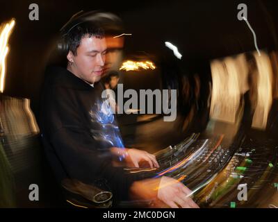Berlin, Allemagne. 19th janvier 2023. Un DJ enregistré le 19 janvier 2023 à l'ouverture du salon de Shan Rahimkhan à KaDeWe à Berlin Schöneberg. © PAR XAMAX Credit: XAMAX/dpa/Alay Live News Banque D'Images