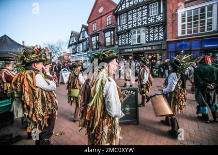 Nantwich Cheshire 21 janvier 2023 danseuses Morris divertissant les foules à Nantwich, en attendant la reconstitution de la bataille de Nantwich pour avoir lieu Paul Quezada-Neiman/Alamy Live News Banque D'Images