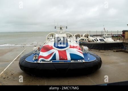 Island Flyer Craft installé sur le quai de stationnement Ryde Isle of Wight 2023 Banque D'Images