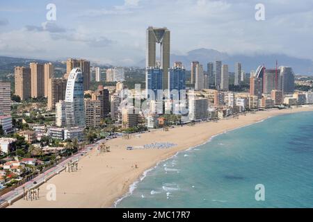 Horizon de Benidorm avec le gratte-ciel d'Intempo, à 192 mètres le plus haut immeuble résidentiel d'Europe, Playa Poniente, Benidorm, Costa Blanca Banque D'Images