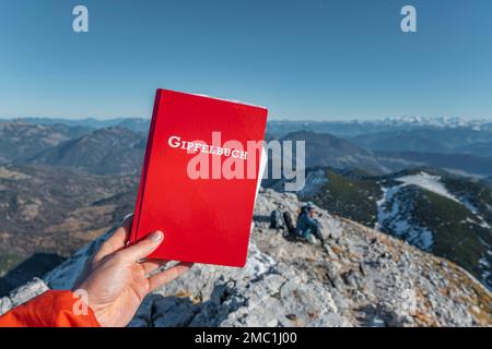 Livre de sommet, au sommet du Guffert, Alpes de Brandenberg, Tyrol, Autriche Banque D'Images