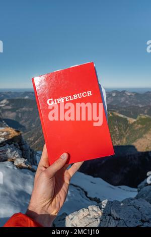 Livre de sommet, au sommet du Guffert, Alpes de Brandenberg, Tyrol, Autriche Banque D'Images