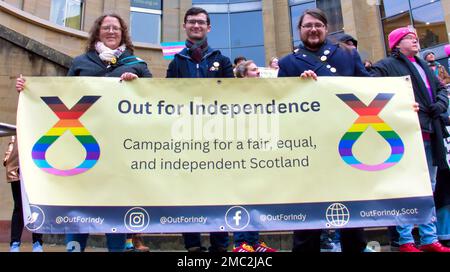 Glasgow, Écosse, Royaume-Uni 21 janvier 2023. De grandes foules de divers groupes de soutien ont assisté aujourd'hui à Rally for Trans Egalité sur les marches des galeries Buchanan à 11 heures Crédit Gerard Ferry/Alay Live News Banque D'Images