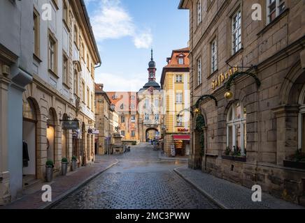 Vieille rue et ancien hôtel de ville (Altes Rathaus) - Bamberg, Bavière, Allemagne Banque D'Images