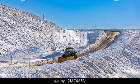 Tomintoul Moray Scotland Glenlivet Estate chasse-neige sur la neige salée a couvert Lecht Road A 939 en hiver Banque D'Images